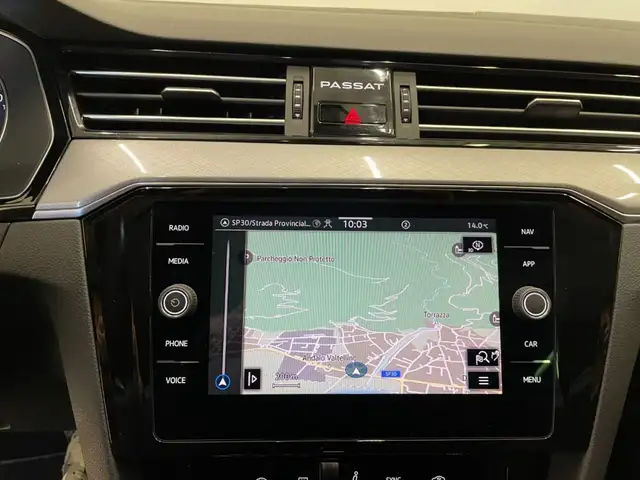Volkswagen Passat view 11