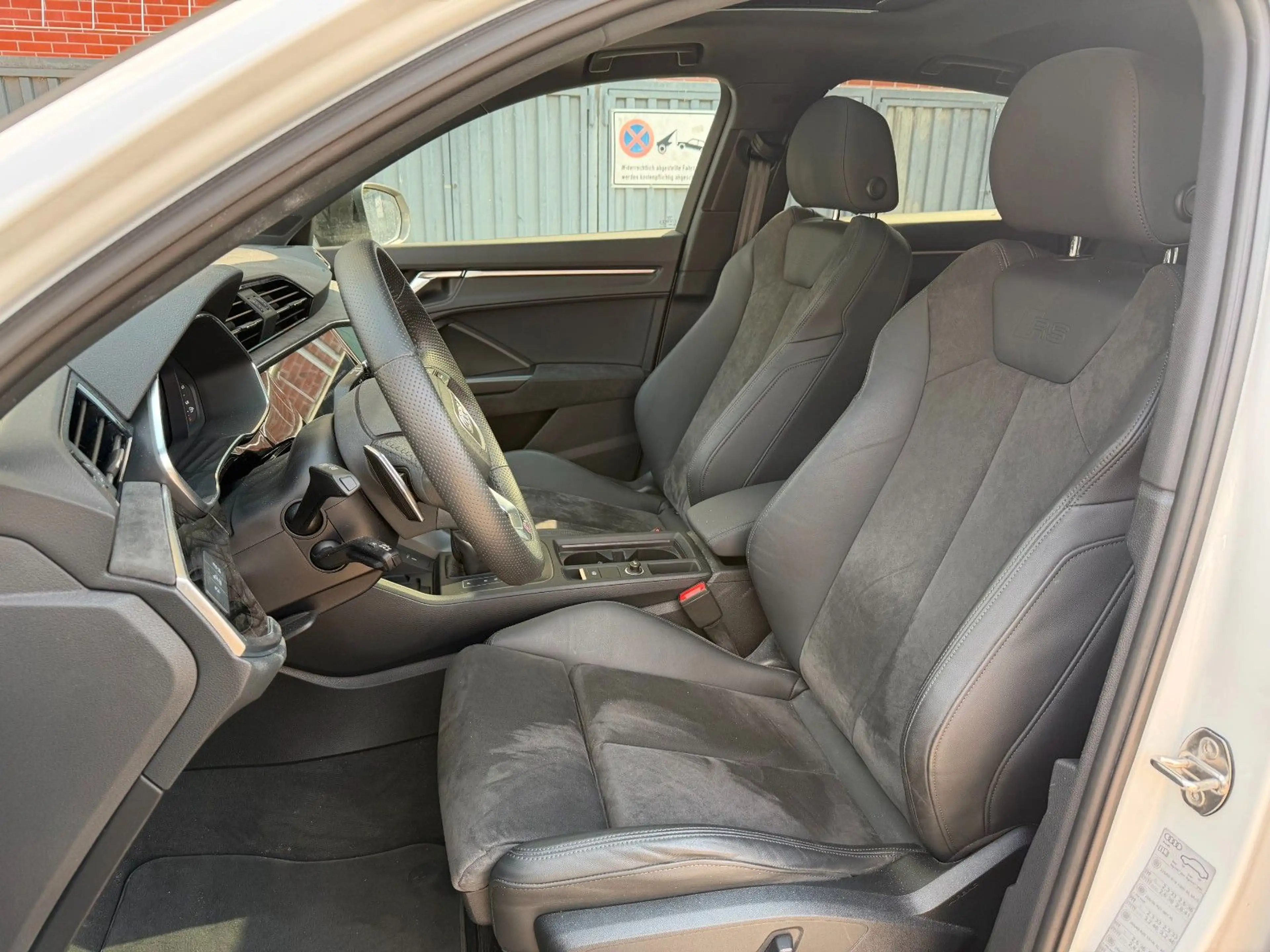 Audi RS Q3 Sportback 2.5 TFSI quattro SONOS PANO — photo 9