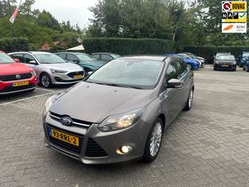 1.6 TI-VCT First Edition , pdc voor en achter , na
