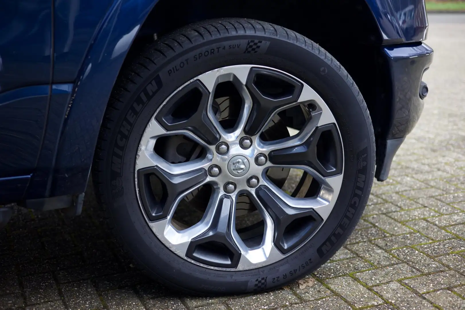 Dodge RAM 1500 Limited V8 Full options | Patriot Blue! Bleu - 2