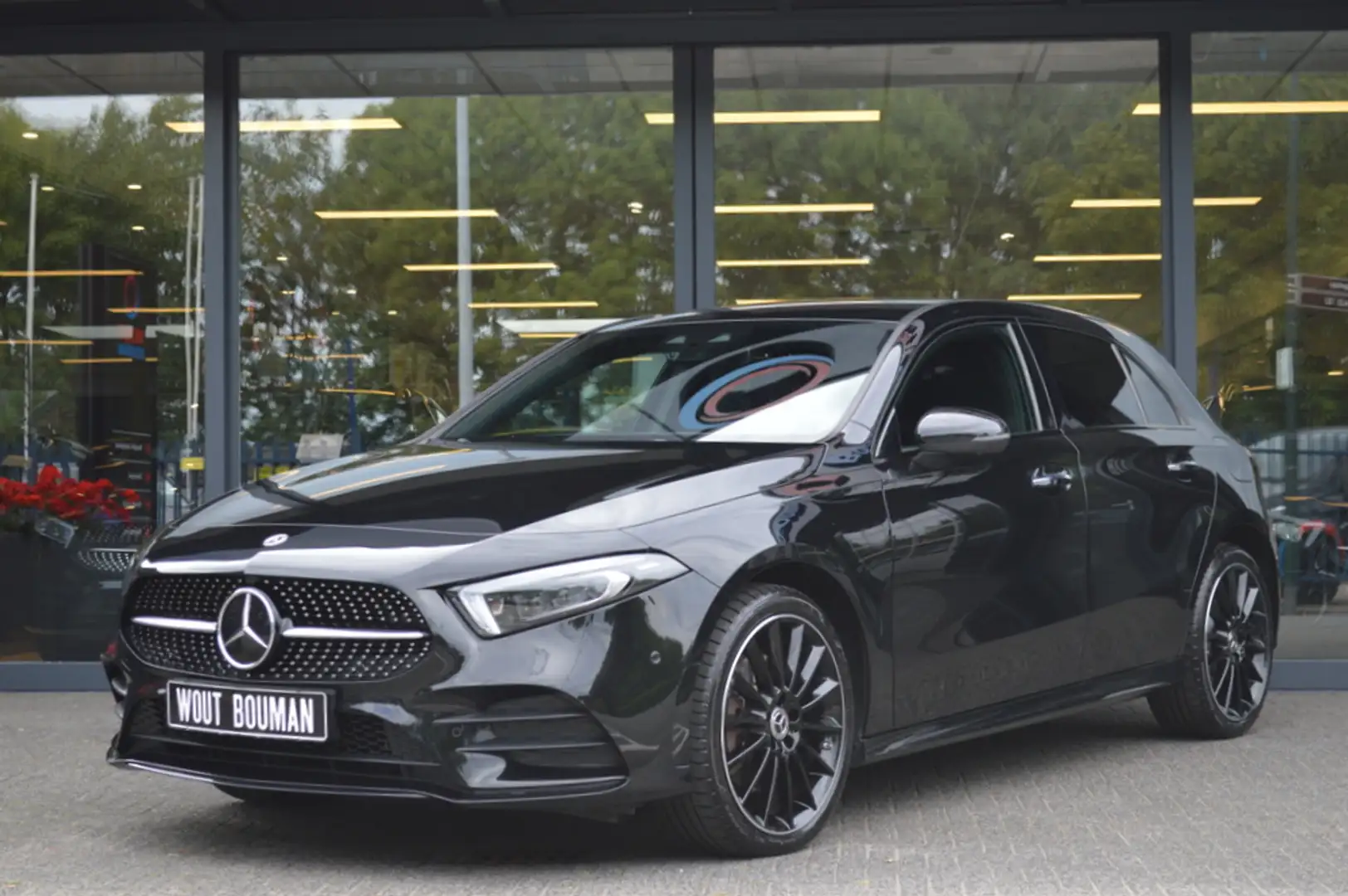 Mercedes-Benz A 250 e AMG Led Distronic Head-Up Camera 360 Night Keyle Schwarz - 2