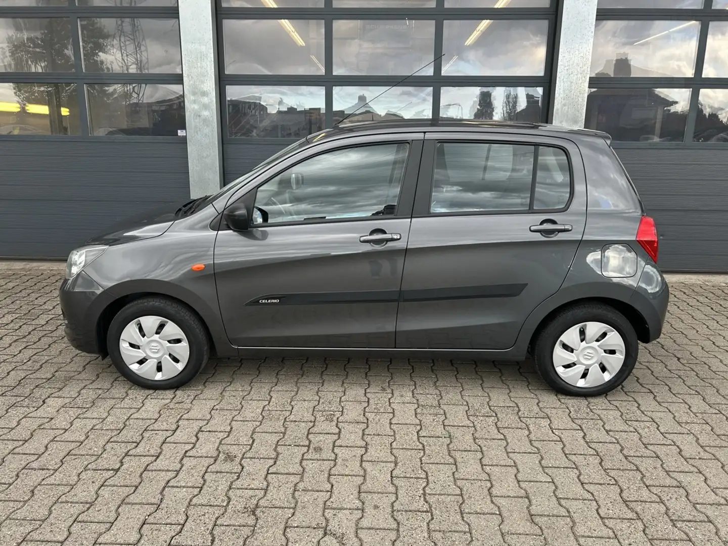 Suzuki Celerio 1.0 68pk Comfort Gris - 2
