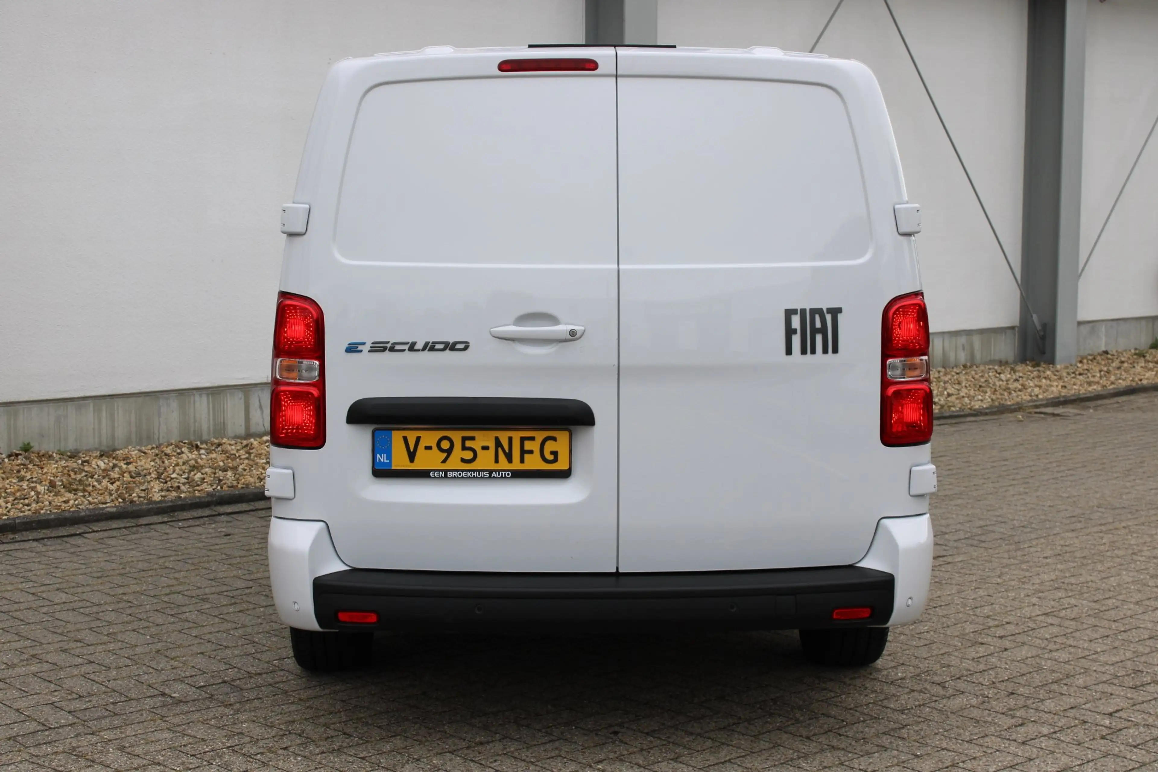 Fiat Scudo e-Scudo L3 75 kWh | 12V aansluiting in de laadrui — photo 25