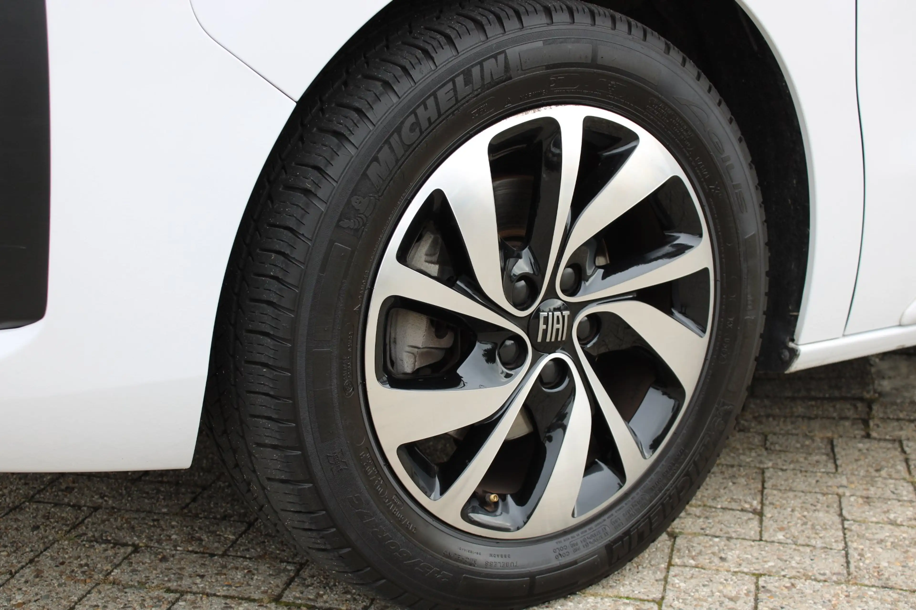 Fiat Scudo e-Scudo L3 75 kWh | 12V aansluiting in de laadrui — photo 10