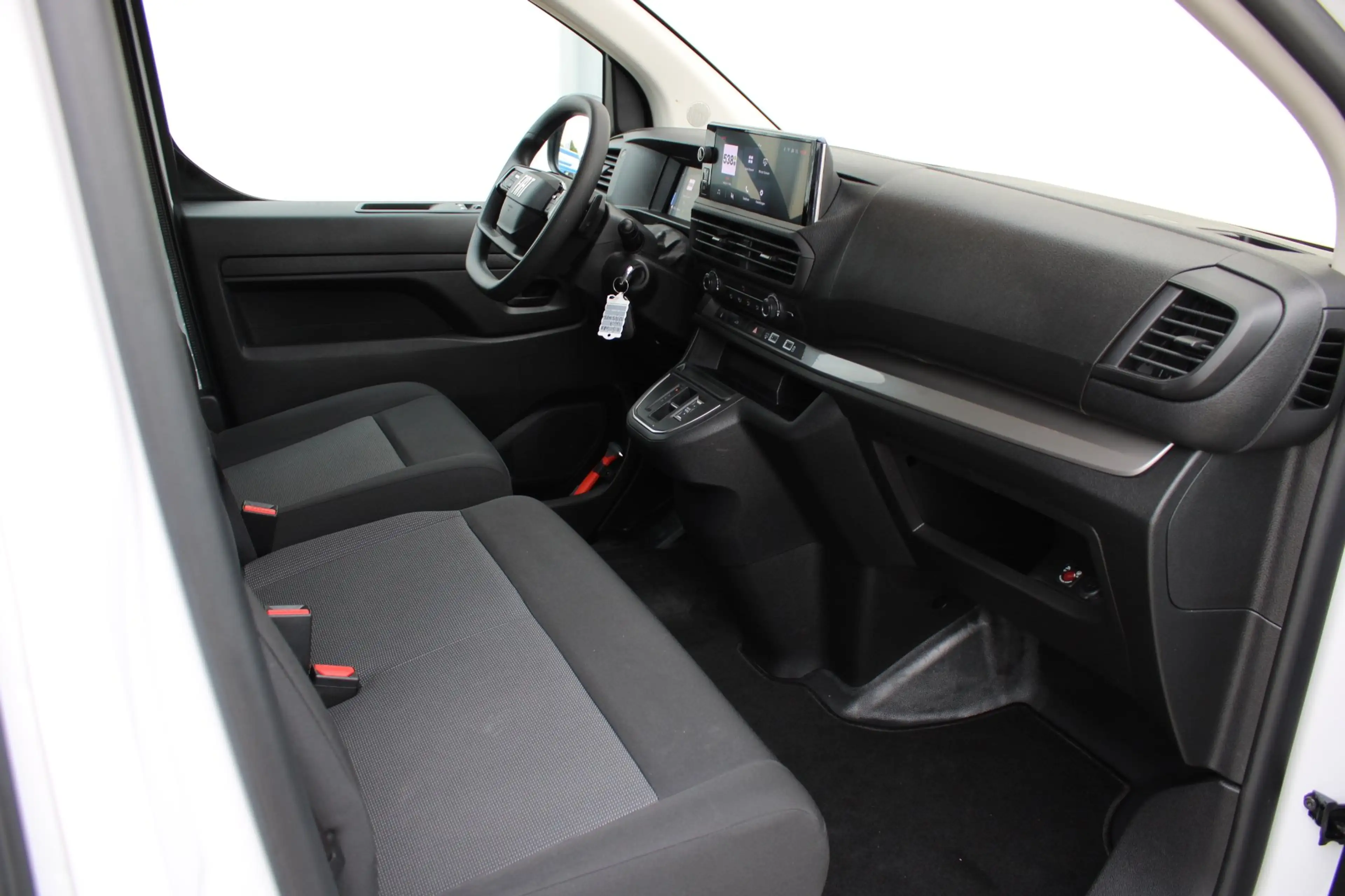 Fiat Scudo e-Scudo L3 75 kWh | 12V aansluiting in de laadrui — photo 7