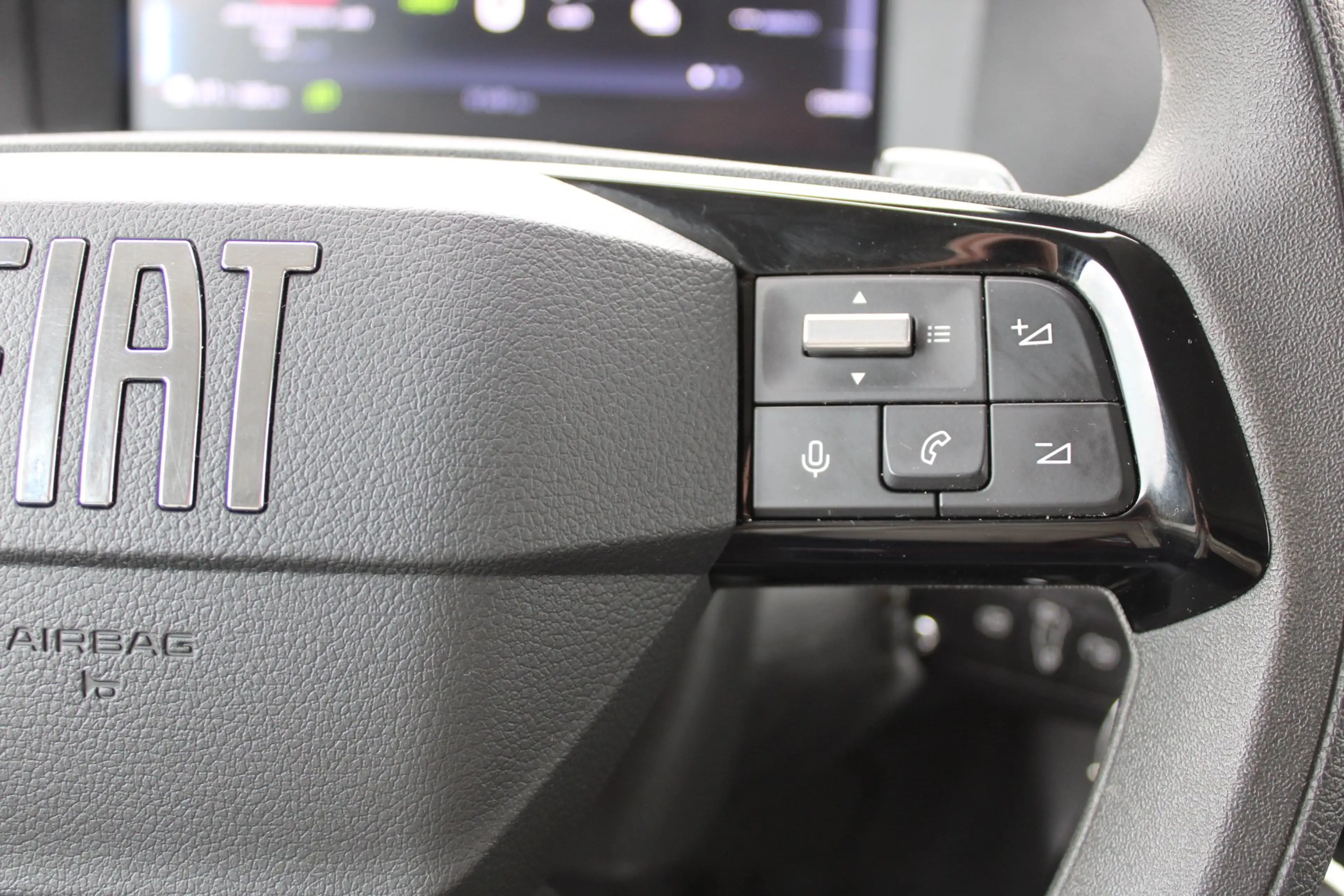 Fiat Scudo e-Scudo L3 75 kWh | 12V aansluiting in de laadrui — photo 12