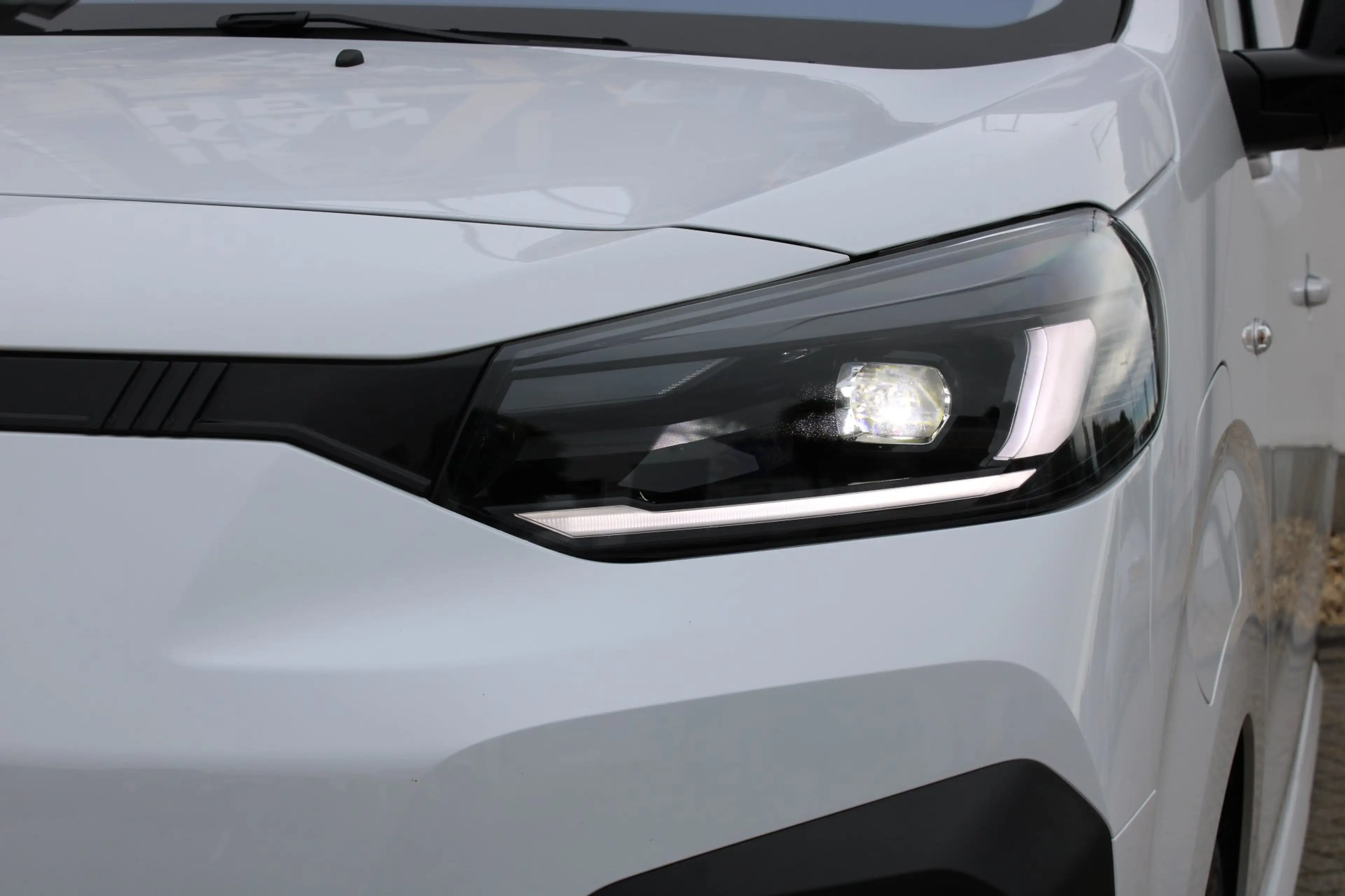 Fiat Scudo e-Scudo L3 75 kWh | 12V aansluiting in de laadrui — photo 9