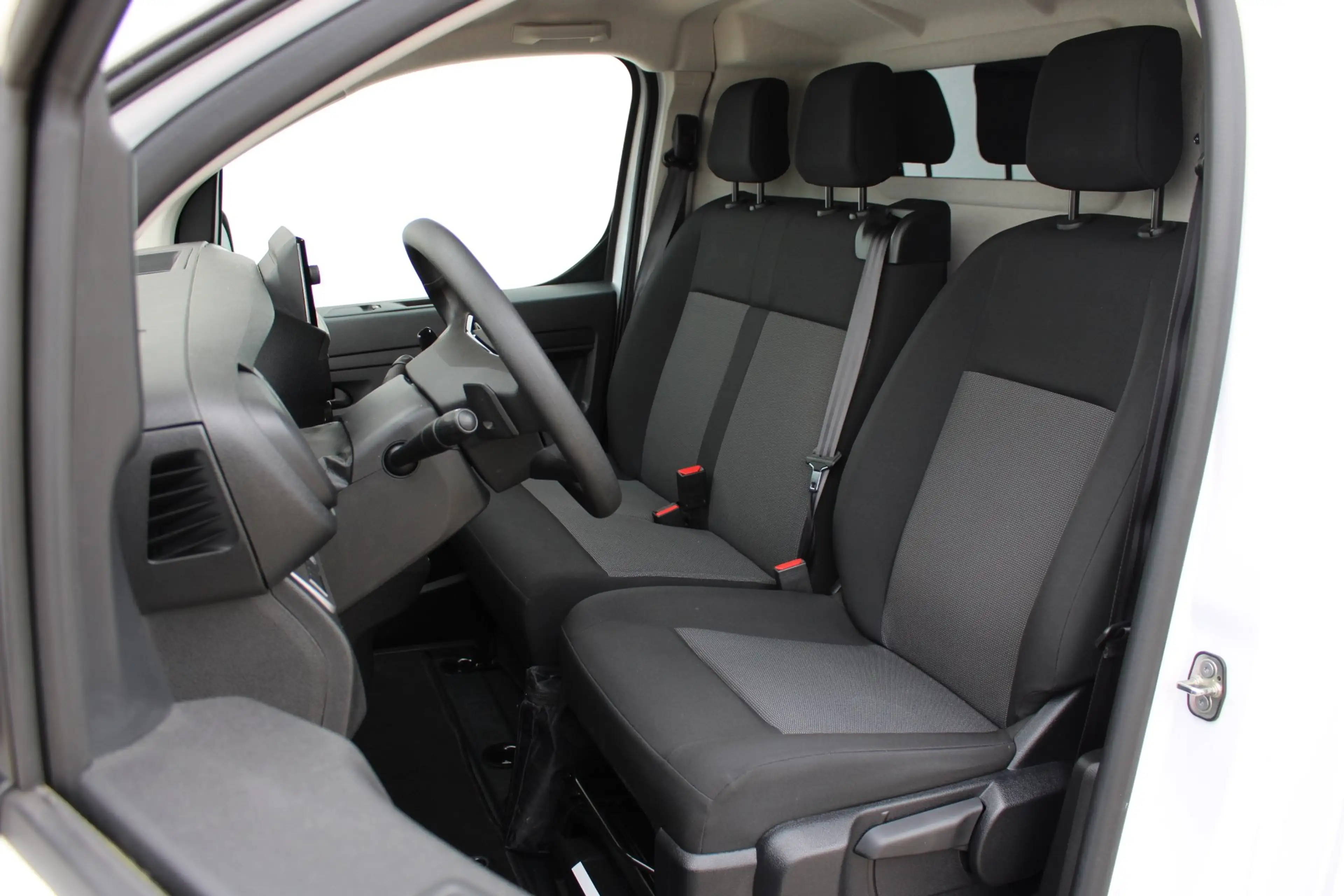 Fiat Scudo e-Scudo L3 75 kWh | 12V aansluiting in de laadrui — photo 6