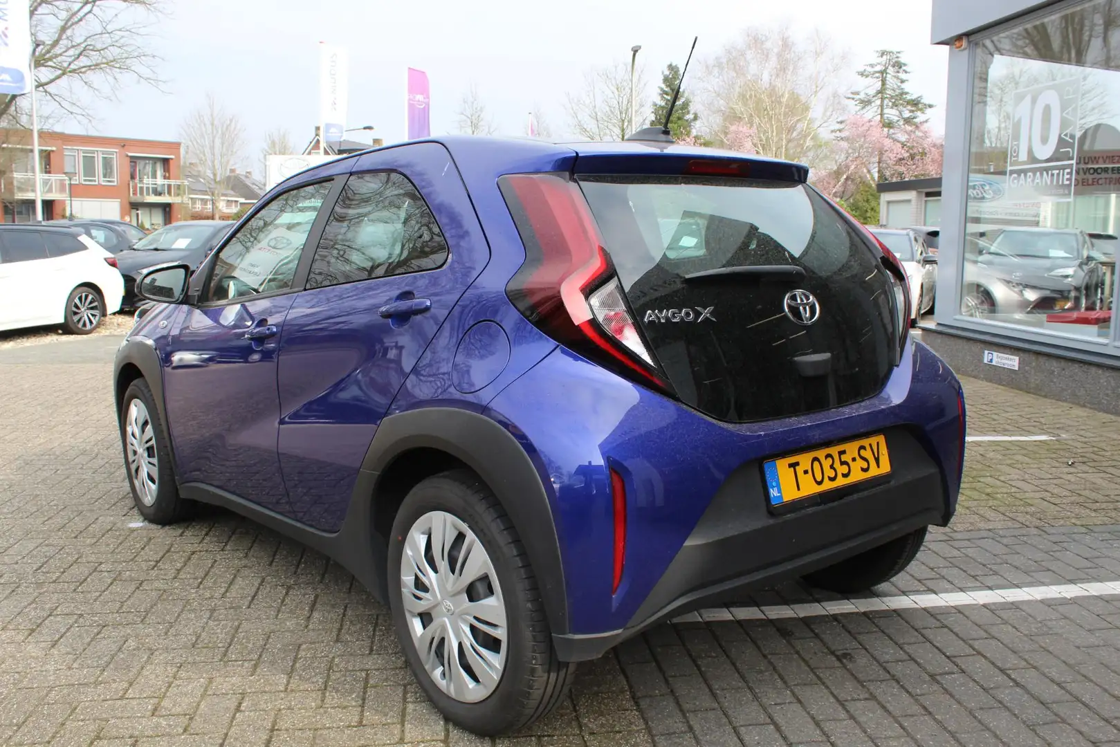 Toyota Aygo X PLAY 5-DEURS AIRCO CAMERA AD-CRUISE APPLE/ANDROID Blauw - 2