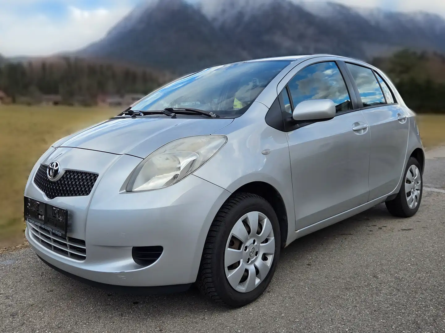 Toyota Yaris Yaris 1,0 VVT-i Linea Sol 5-Türer Grau - 1