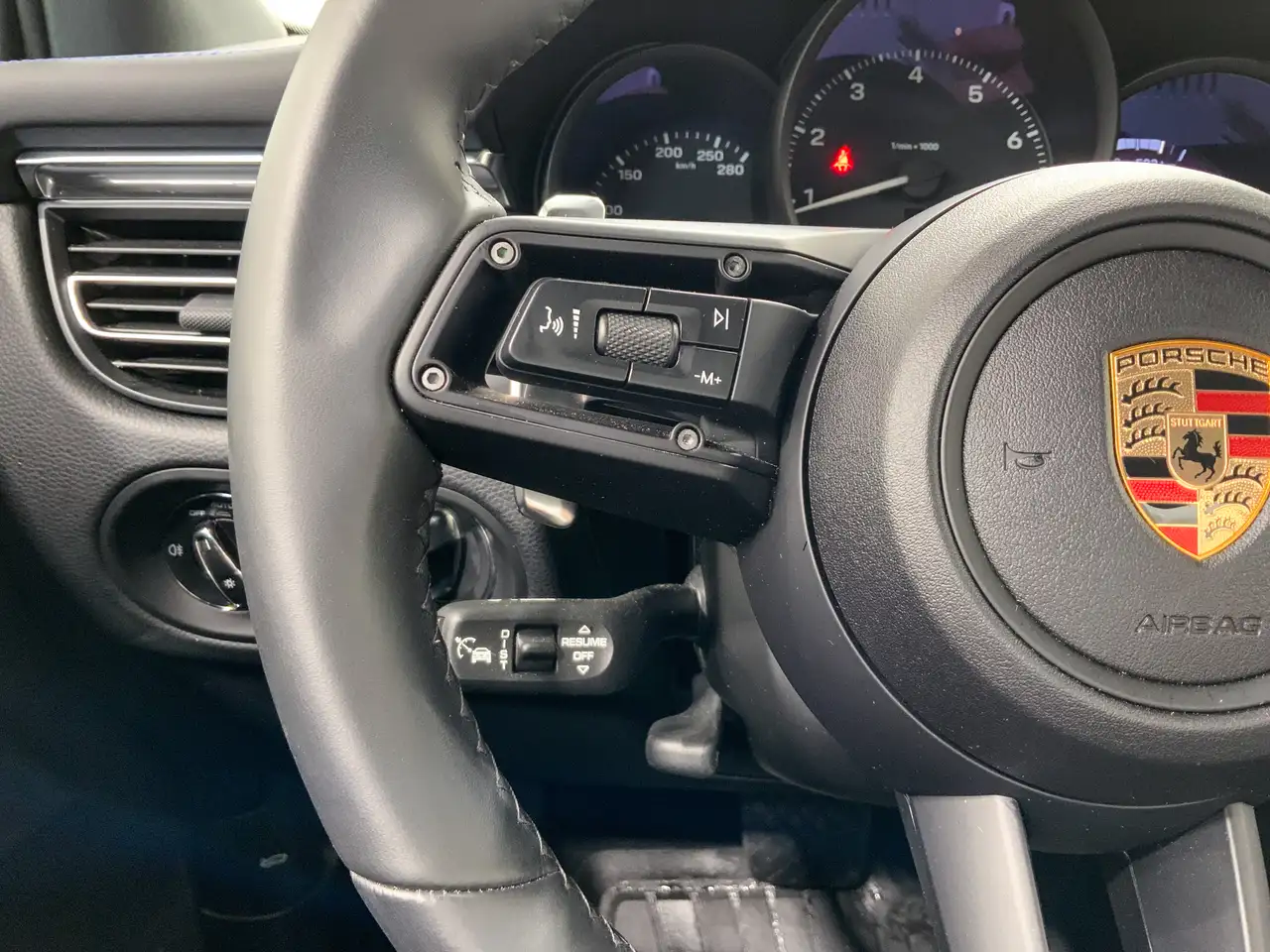 Porsche Macan снимка Porsche Macan