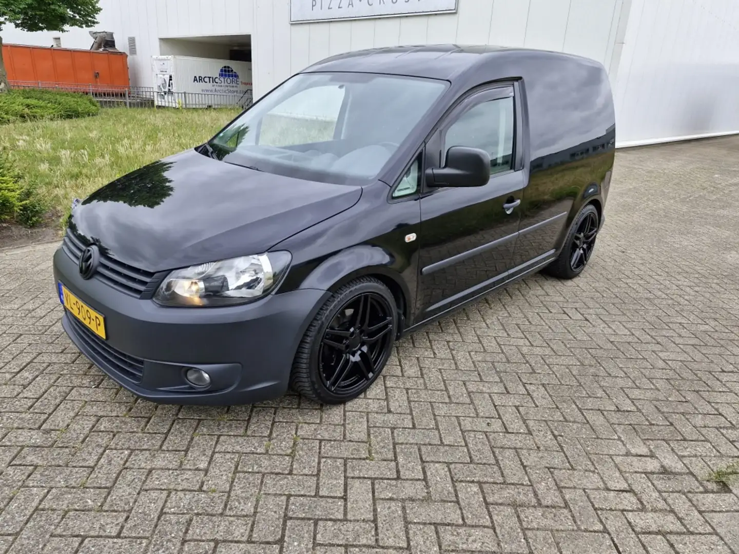 Volkswagen Caddy 1.6 TDI verlaagd DSG Zwart - 1