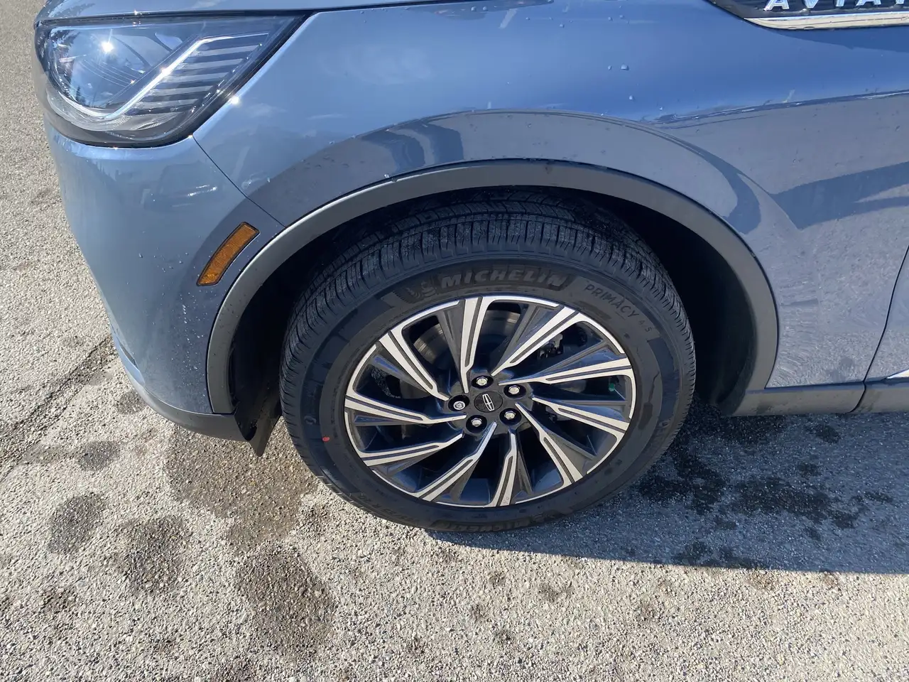 Lincoln Aviator снимка Lincoln Aviator