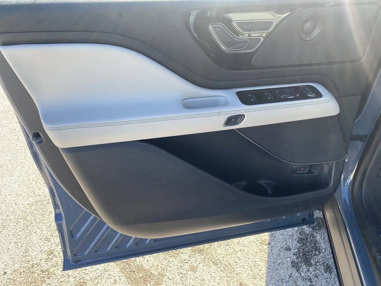 Lincoln Aviator снимка Lincoln Aviator