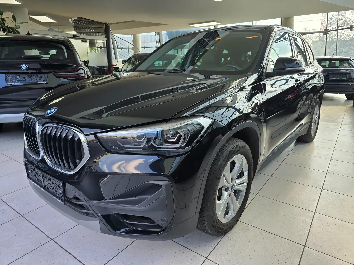 BMW X1 25e Hybrid Allrad Aut. Teilleder/AHK/Harman Kardon Schwarz - 1