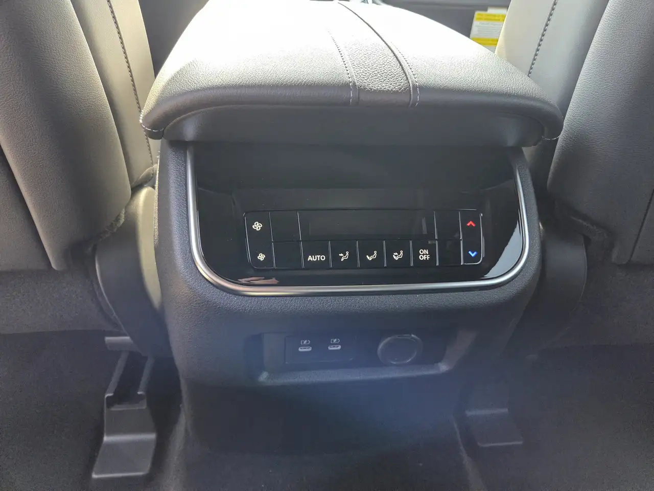 Nissan Armada снимка Nissan Armada