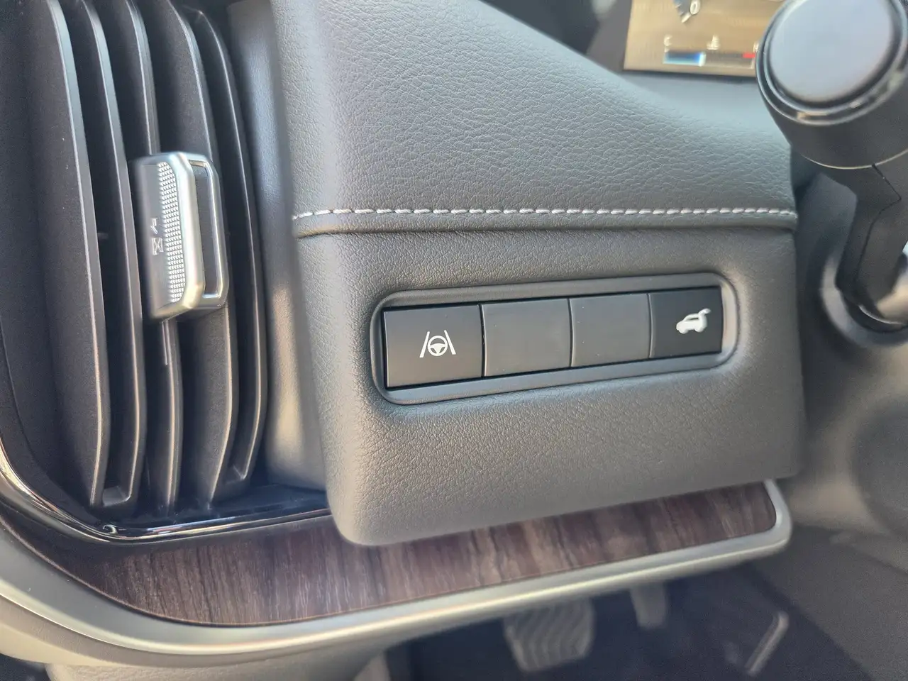 Nissan Armada снимка Nissan Armada