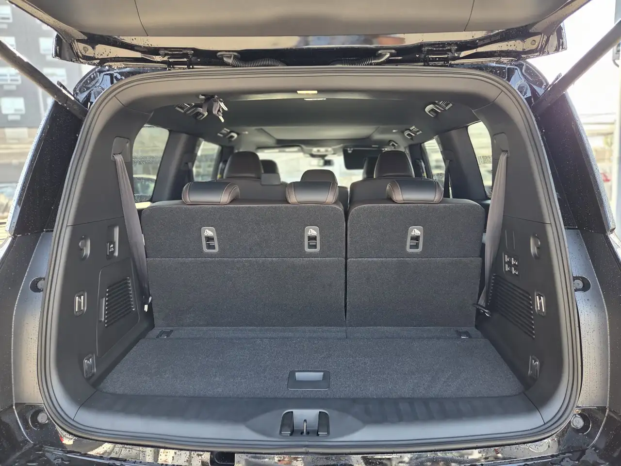 Nissan Armada снимка Nissan Armada
