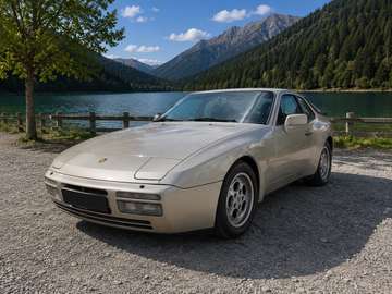 944 Turbo