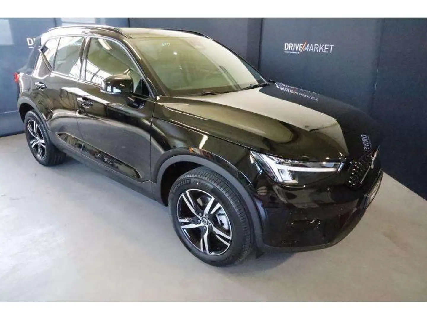 Volvo XC40 Plus Noir - 1