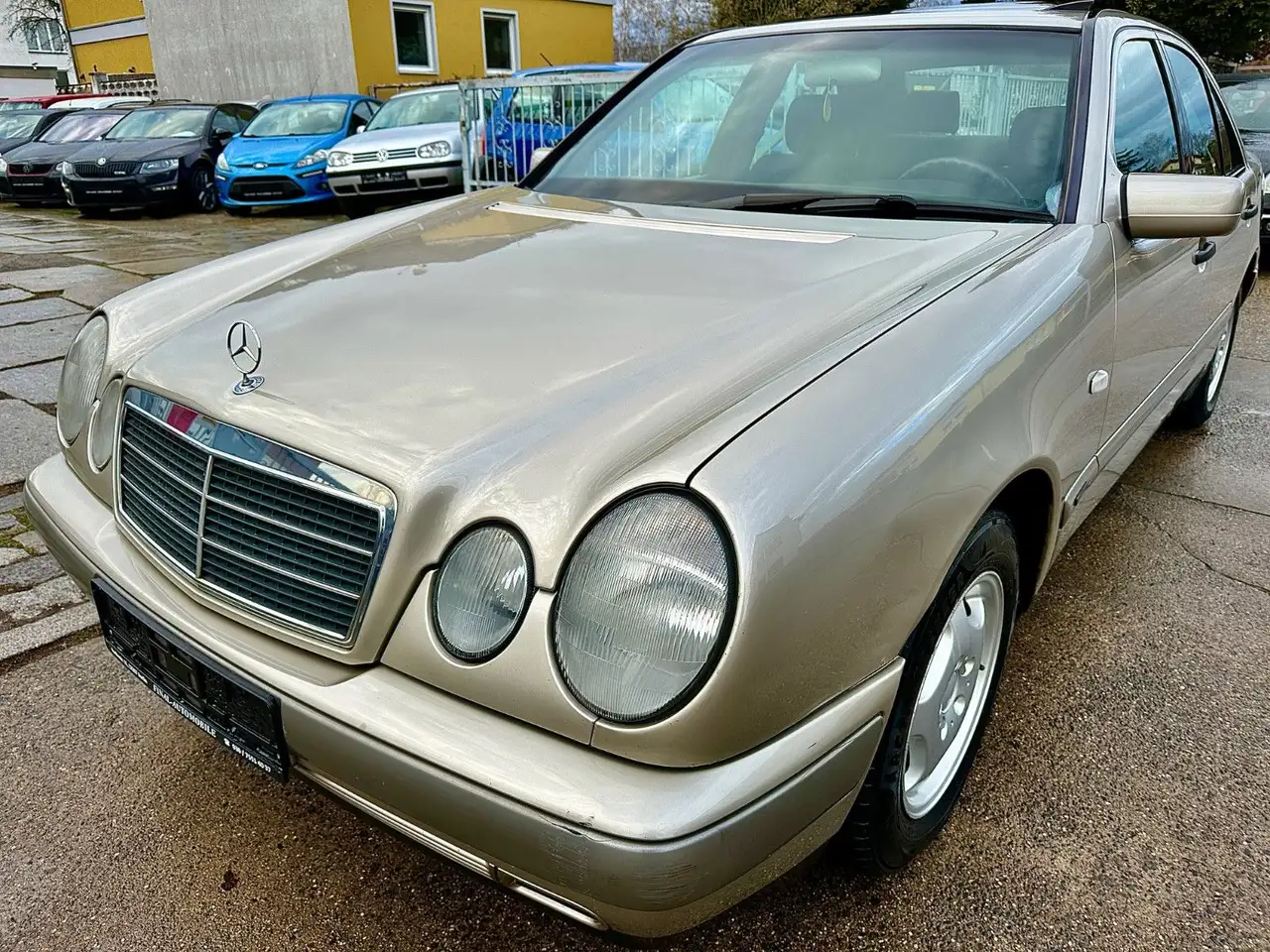 Mercedes-Benz E 240