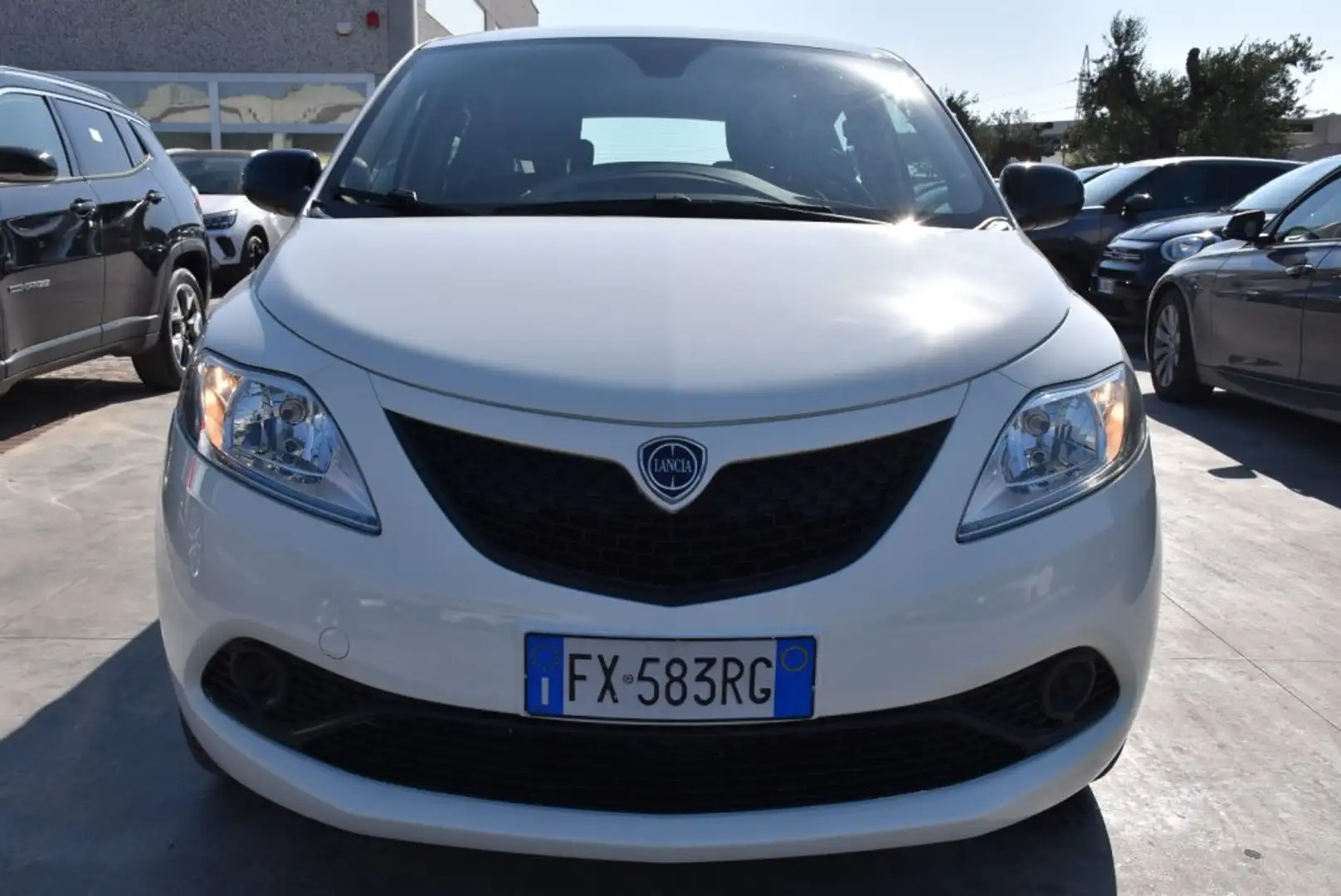 Lancia Ypsilon 1.2 69 CV 5 porte S&S Gold Blanc - 2