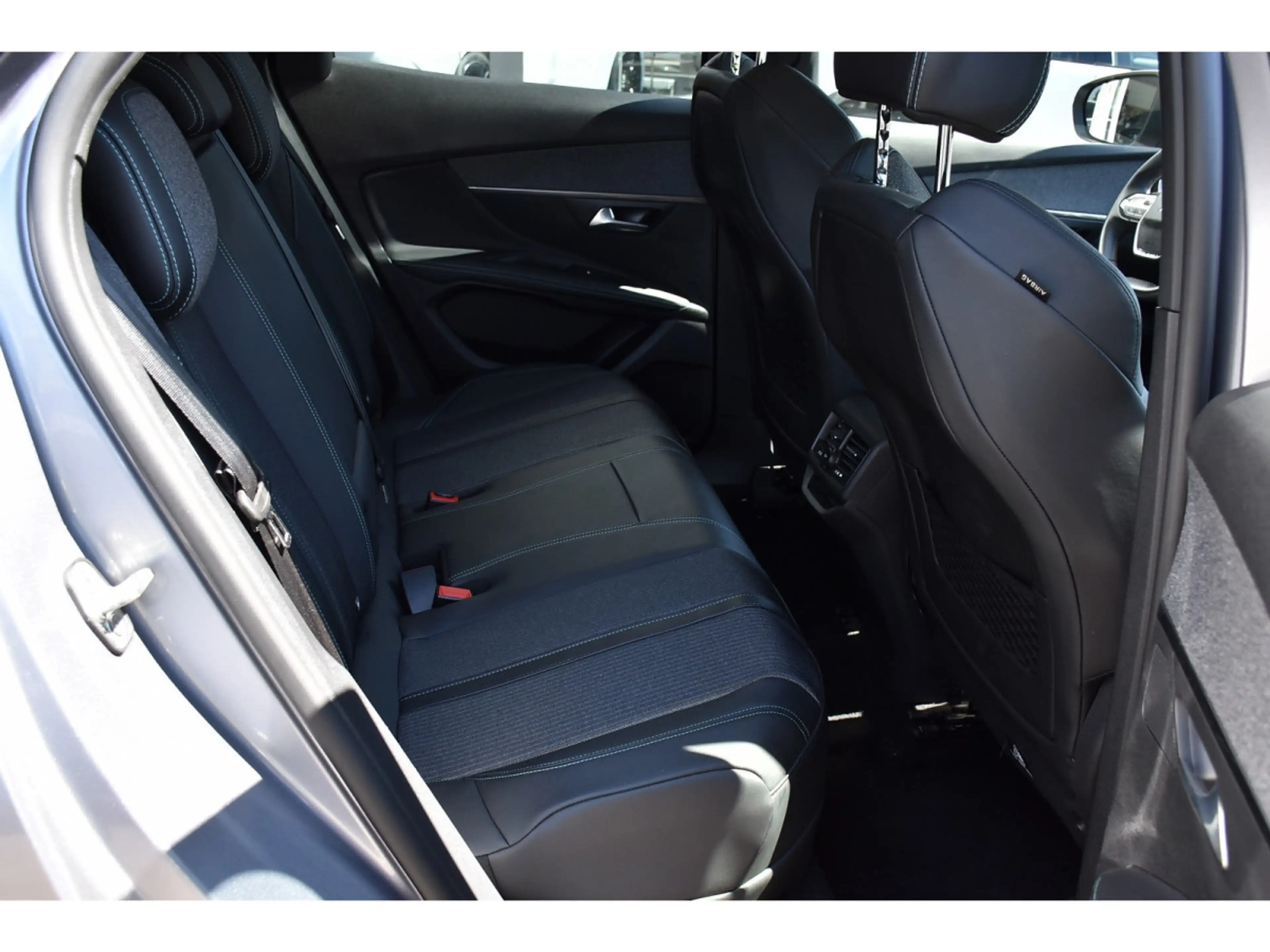 Peugeot 3008 1.6 Hybrid PHEV 224 Allure e-EAT8 ACC SIDE CAM 1°M — photo 8