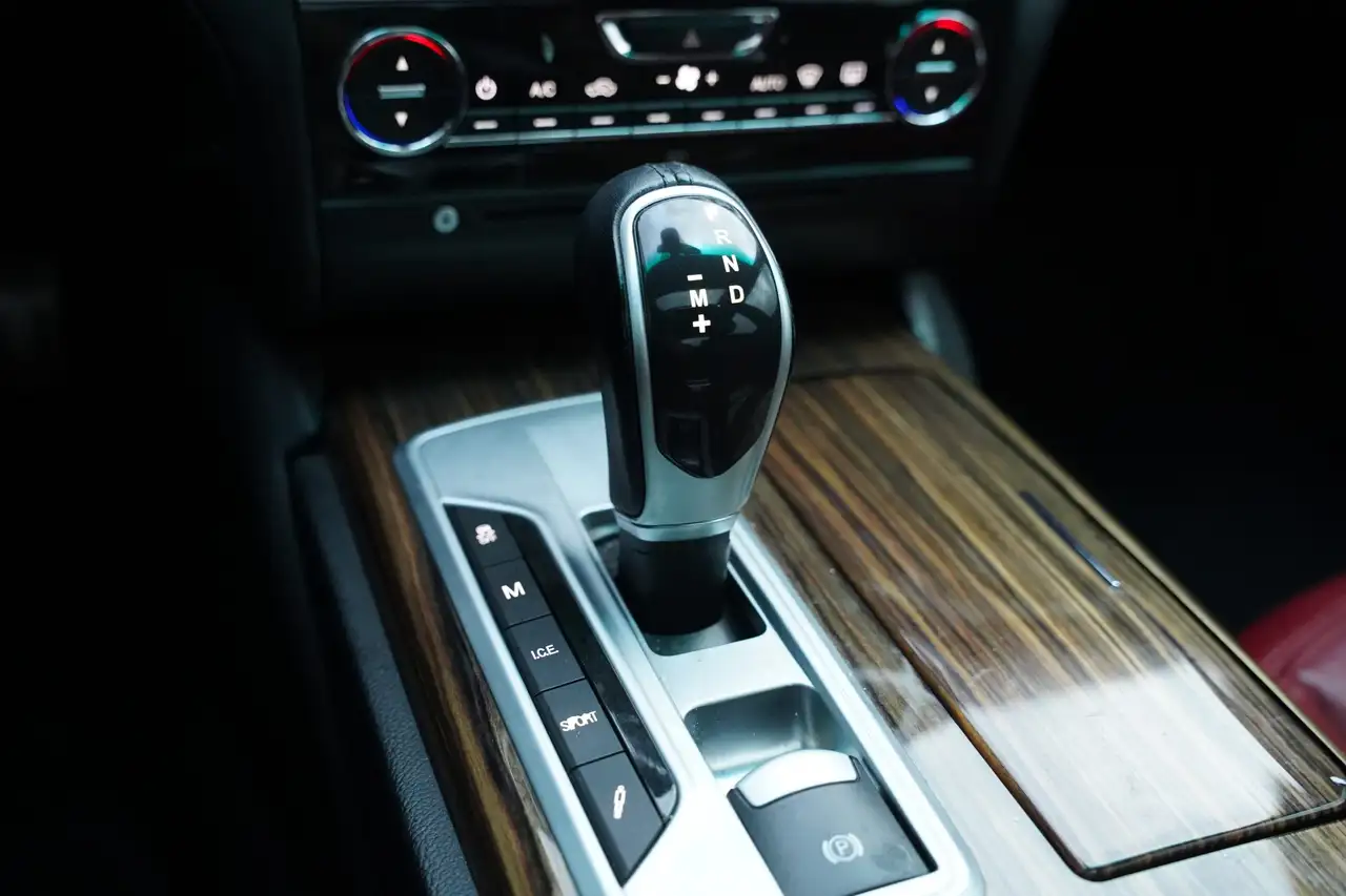 Maserati Ghibli снимка Maserati Ghibli