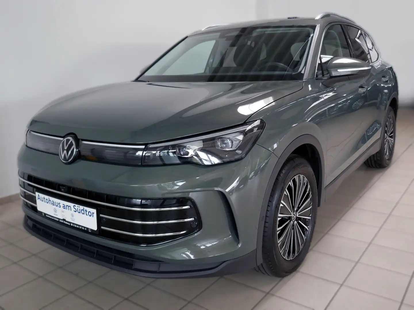 Volkswagen Tiguan Elegance 1.5 eTSI DSG | LED AHK RFK ACC Grün - 2