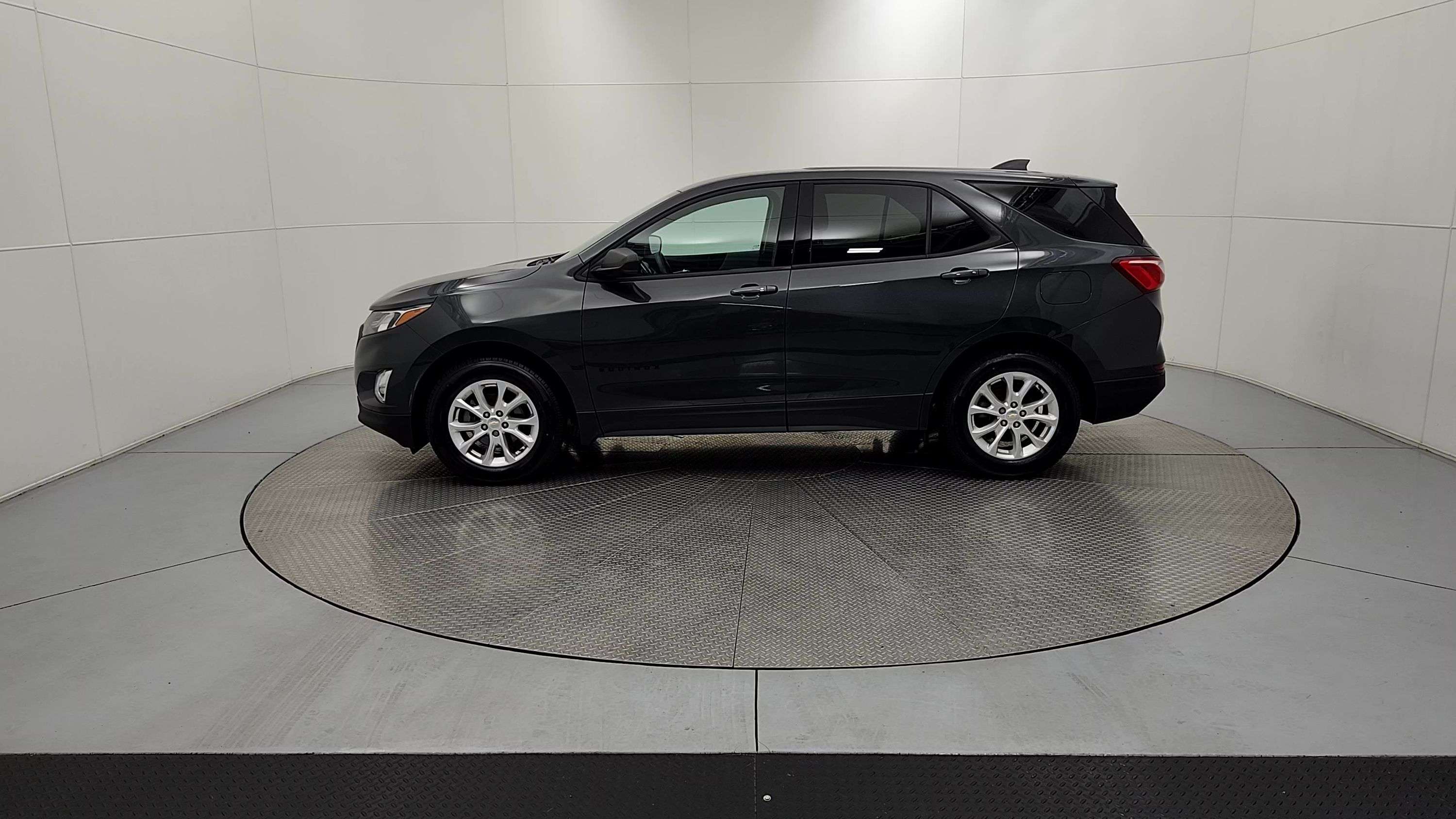 2019 Chevrolet Equinox LS — снимка 1