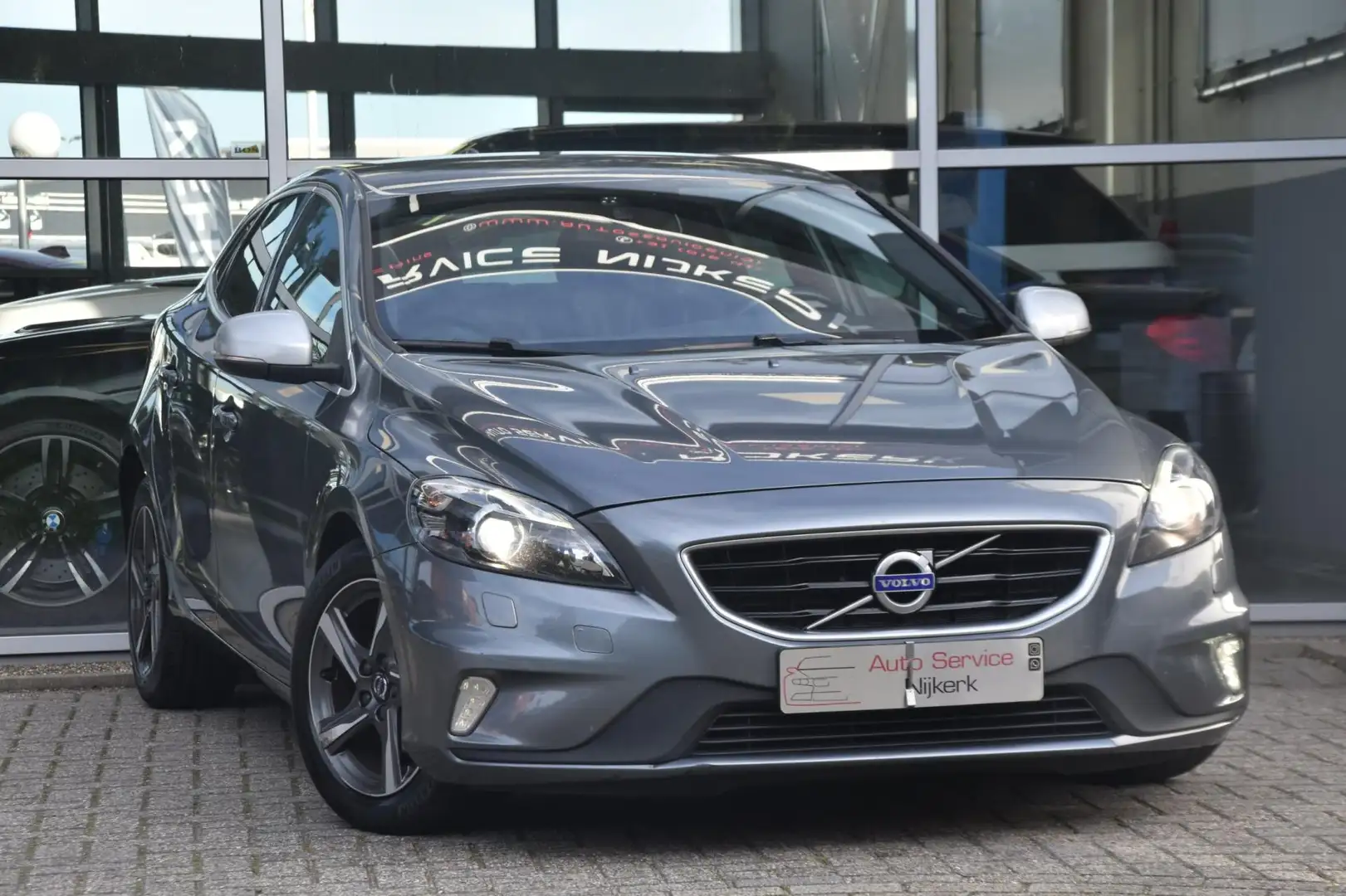 Volvo V40 2.0 D2 R-Design Business Airco Leder Nav. Pdc Xeno Grijs - 1