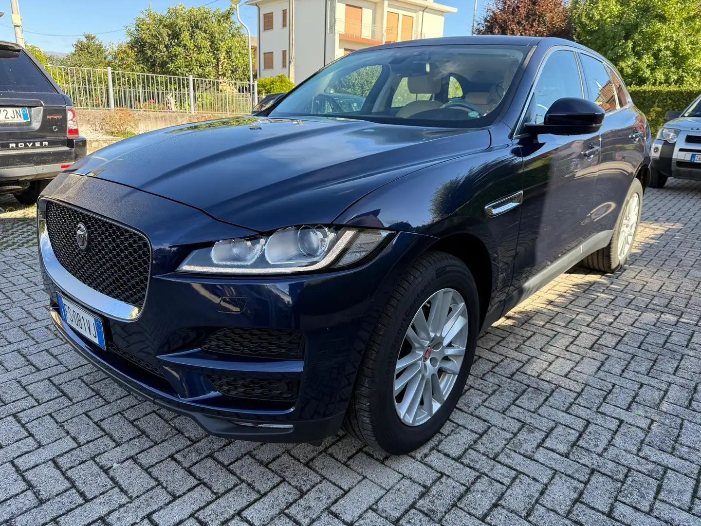 Jaguar F-Pace F-Pace 2.0d Prestige AWD Bleu - 1