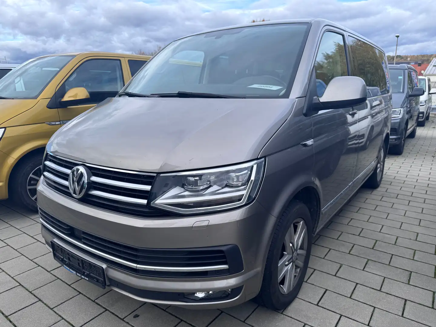 Volkswagen T6 Multivan Multivan DSG Generation Six/Standheizung/ACC/LED Beige - 1