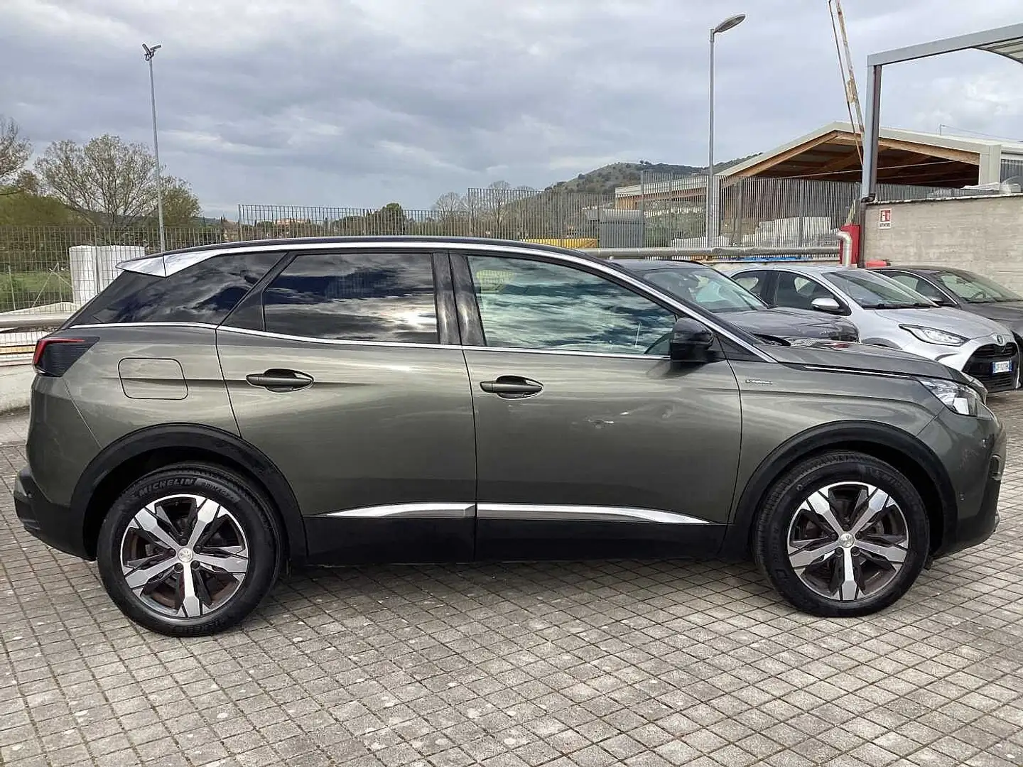 Peugeot 3008 2ª serie BlueHDi 120 S&S EAT6 GT Line Grigio - 2