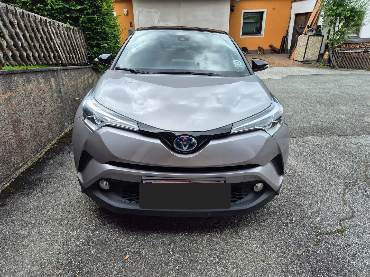 Toyota C-HR C-HR 1,8 Hybrid C-ULT CVT C-ULT Grau - 2