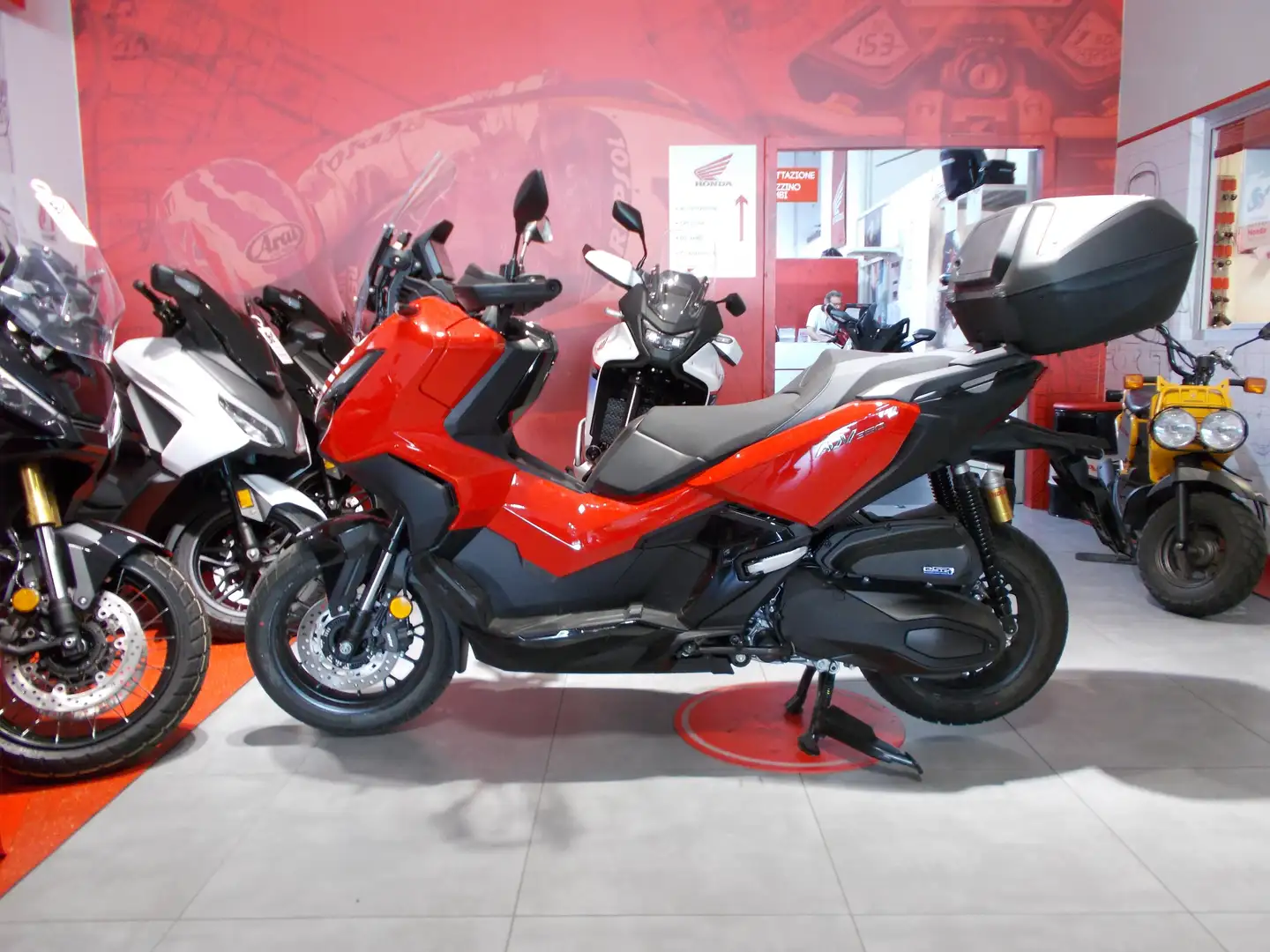 Honda ADV 350 Rojo - 1