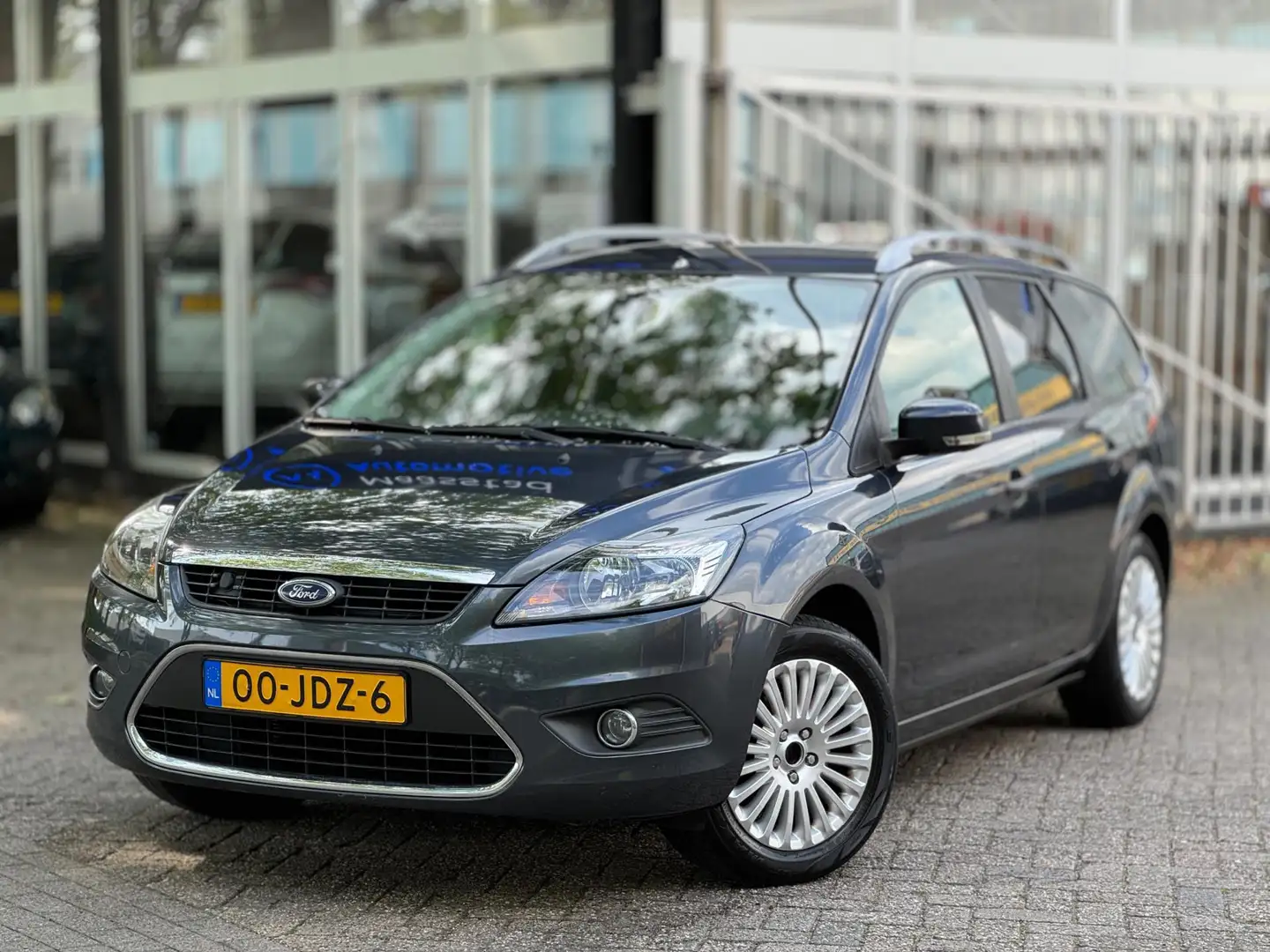 Ford Focus Wagon 1.8 Titanium F-F Navi Cruise Parkeersensor T Grijs - 2