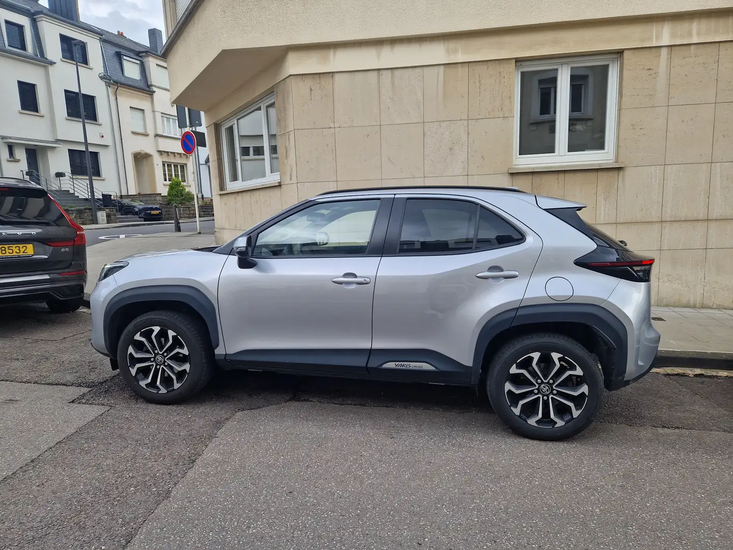 Toyota Yaris Cross Yaris Cross Hybrid 1.5 VVT-i AWD-i Adventure Gris - 2