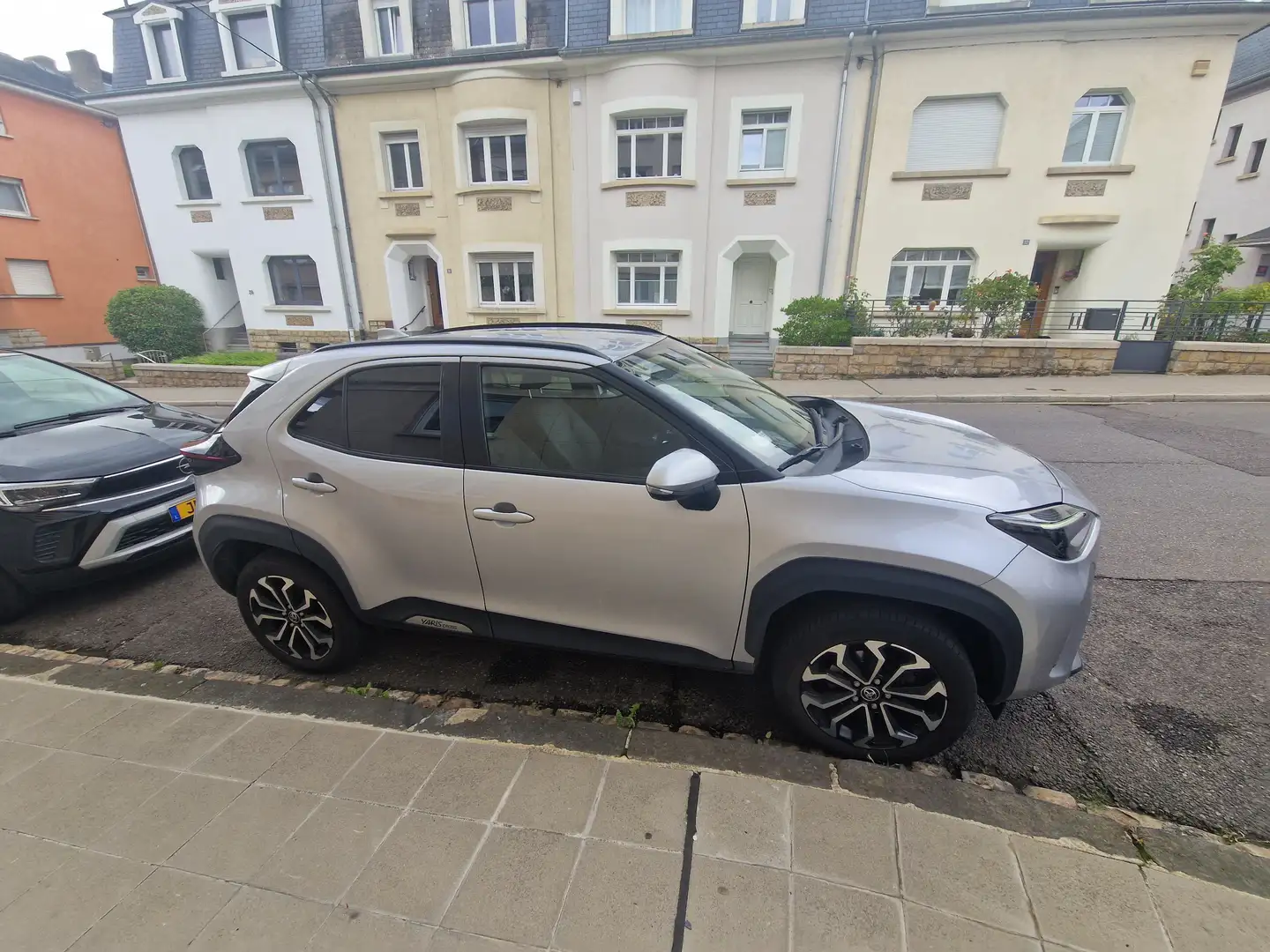 Toyota Yaris Cross Yaris Cross Hybrid 1.5 VVT-i AWD-i Adventure Gris - 1