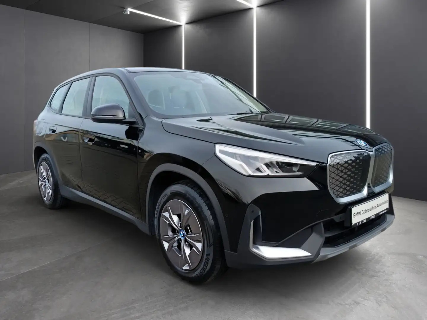 BMW iX1 xDrive30 ANH.KUPPLUNG+ADAPFT.FAHRWERK+DAB TUNER Noir - 2