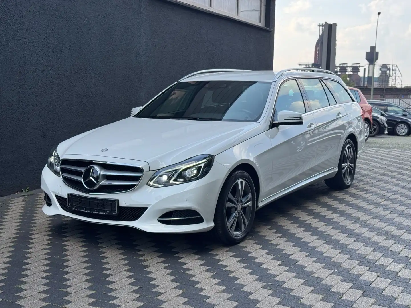 Mercedes-Benz E 200 CGI BlueEfficiency T Avantgarde Blanc - 1