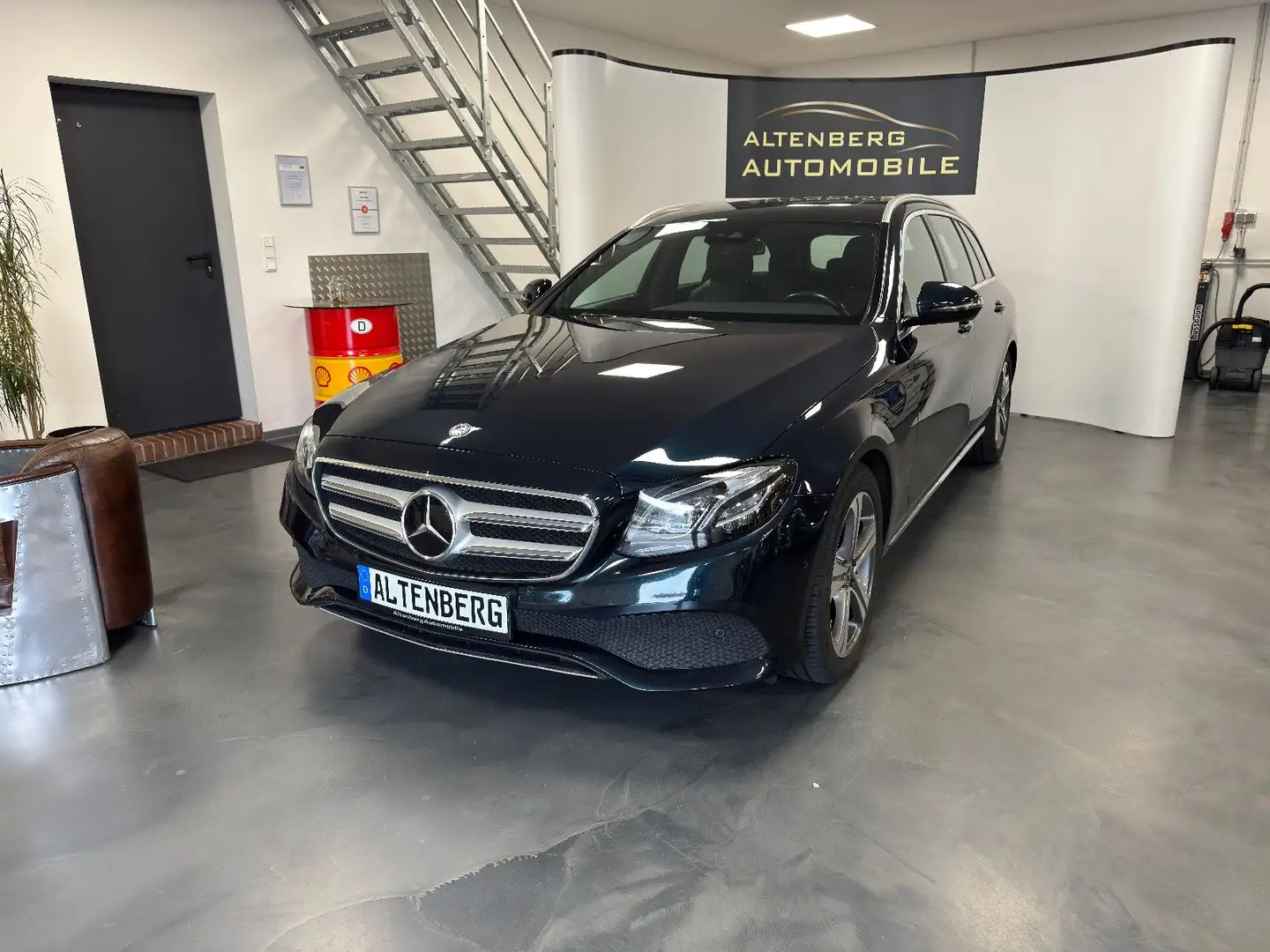 Mercedes-Benz E 350 d Avantgarde AHK Multibeam CarPlay Kamera Blau - 1