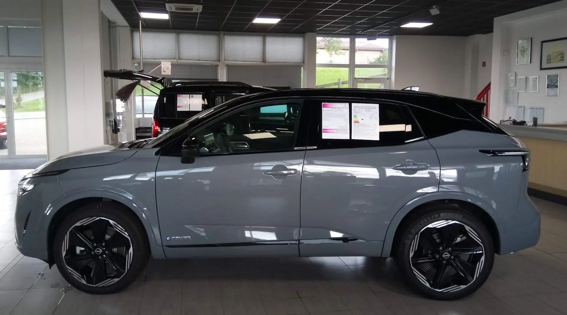 Nissan Qashqai 1.5VC-T e-Power AT N-Design Komfort Plus Grau - 1