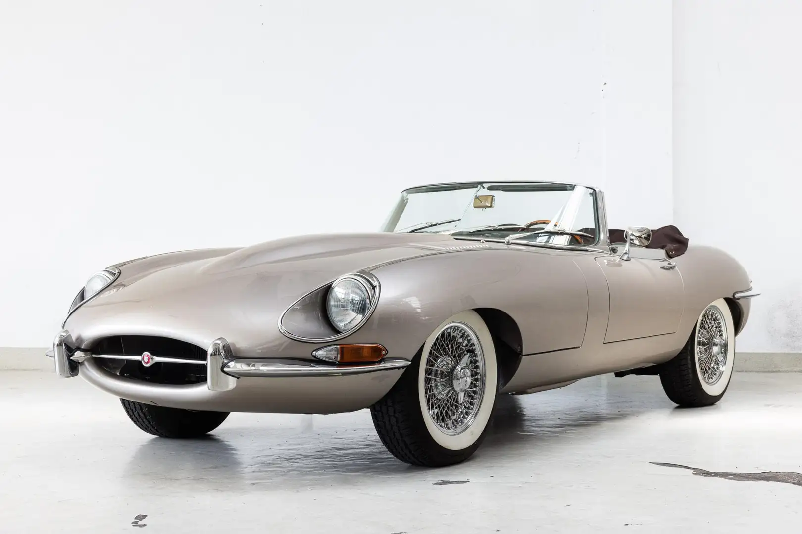 Jaguar E-Type 4.2 OTS - Original Miles - Nut & Bolt restored - - 2