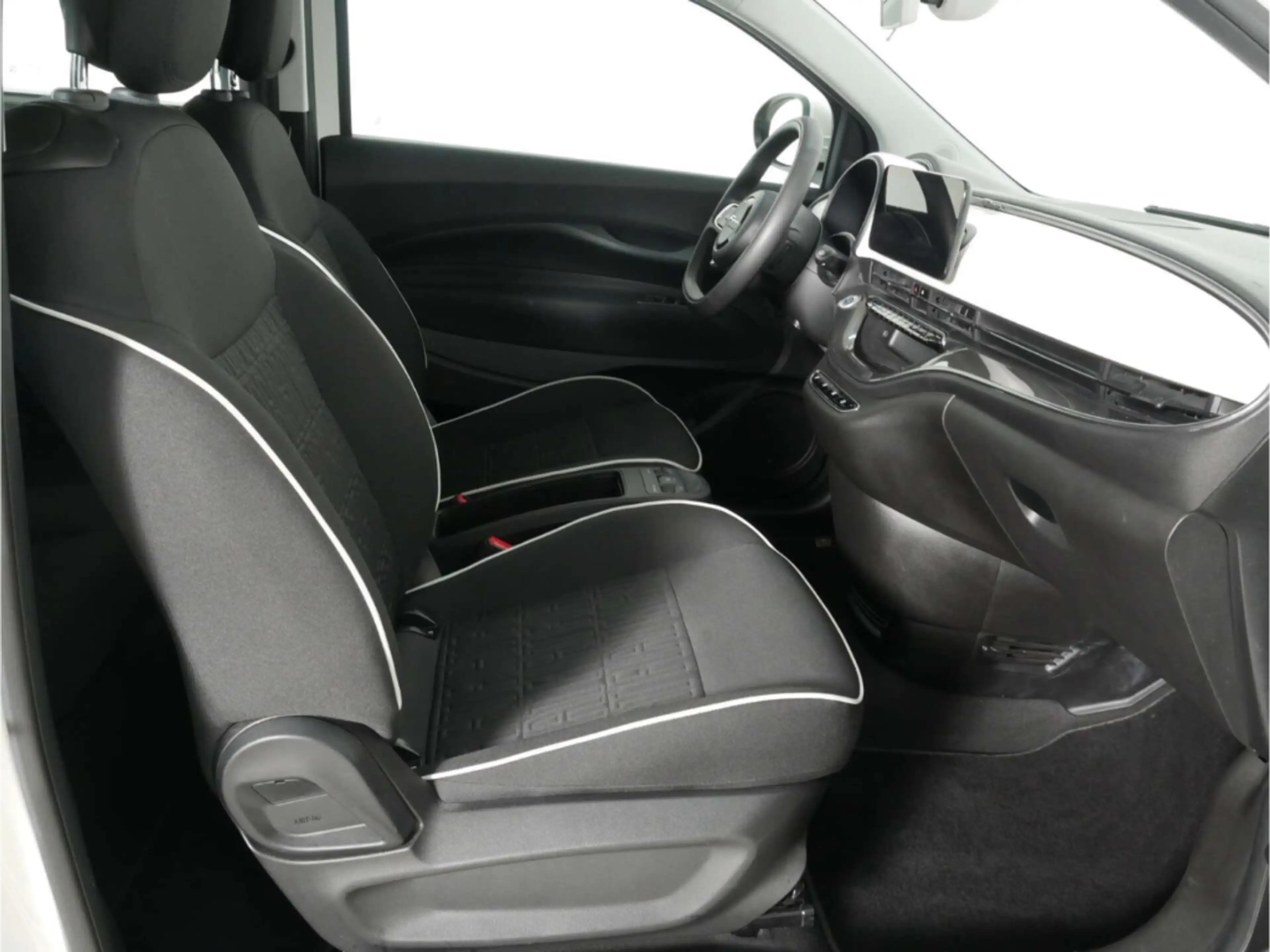 Fiat 500e — photo 17
