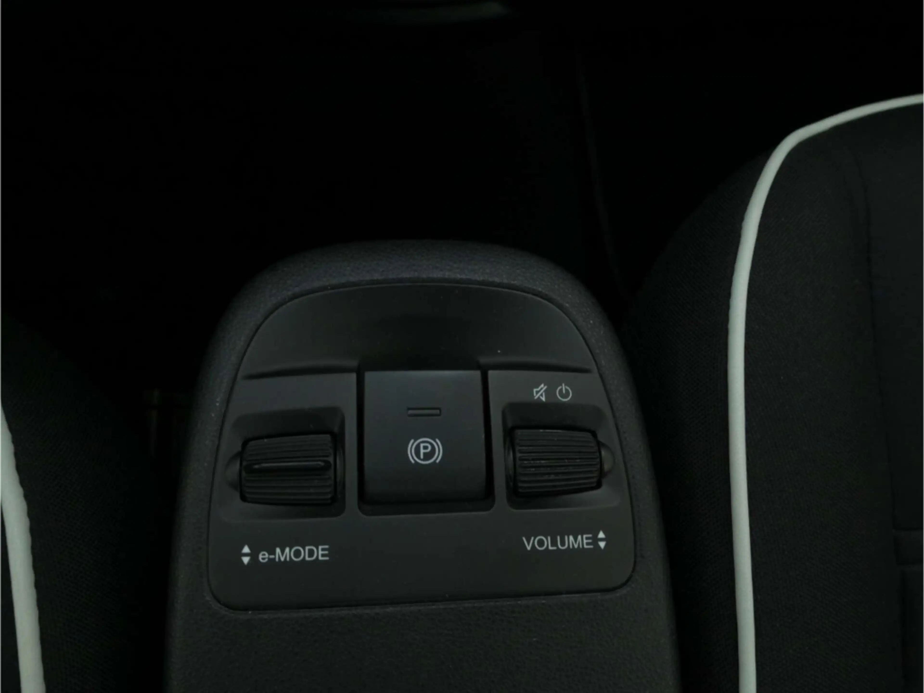 Fiat 500e — photo 25
