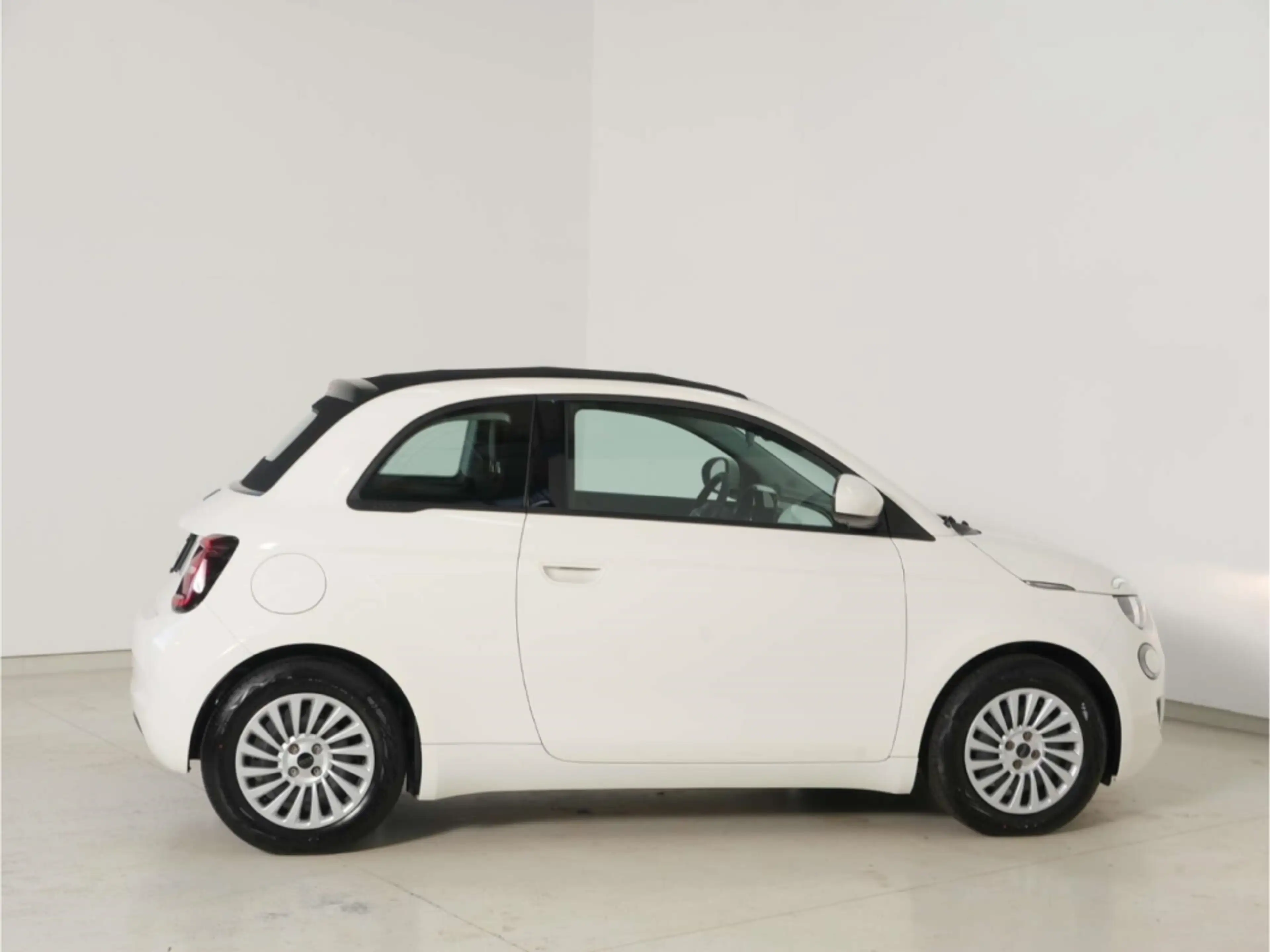 Fiat 500e — photo 4