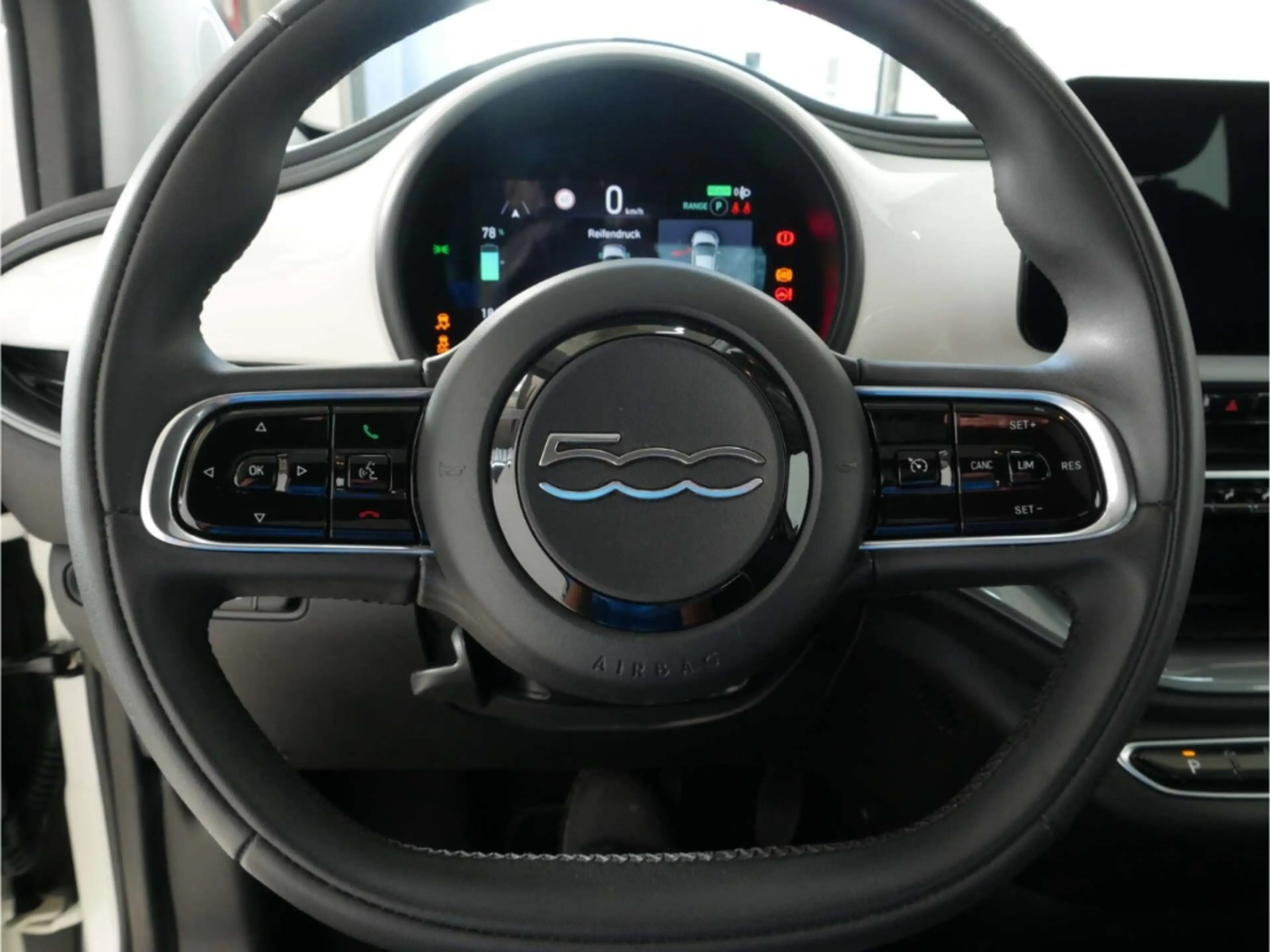 Fiat 500e — photo 14