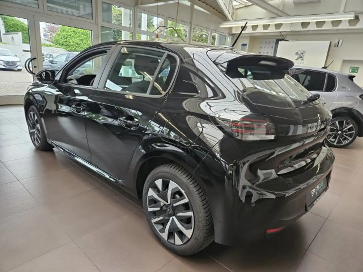 Peugeot 208 PureTech 75 Active Zwart - 2