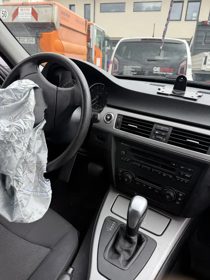 BMW 320 BMW 320i Unfallwagen - 2